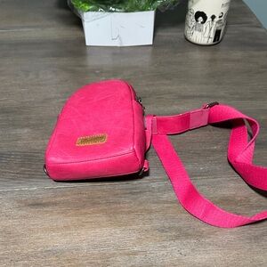 Wrangler Fuchsia Women's Crossbody